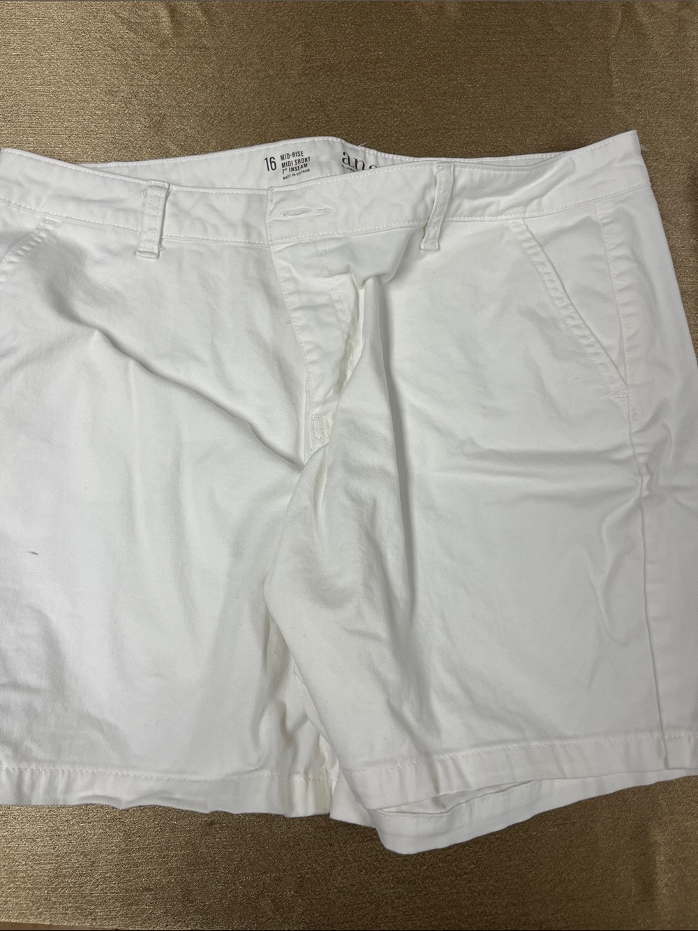 a.n.a White Women’s Chino Bermuda Shorts